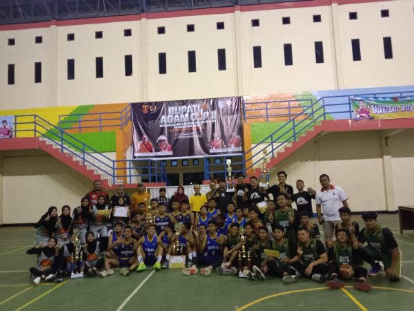 SMAN 1 Koto Baru Dharmasraya-SMAN 1 Ampek Angkek juara Bupati Agam Cup II